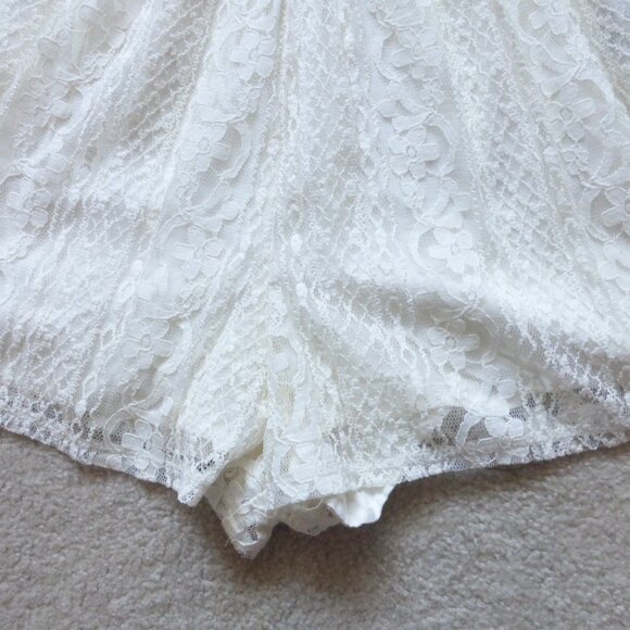 NWT HOLLISTER cream lace short sleeve romper - Picture 5 of 7